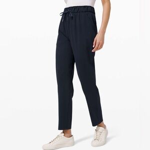 Lululemon Keep Moving Pant 7/8 High-Rise True Navy size 4 EUC athleisure core